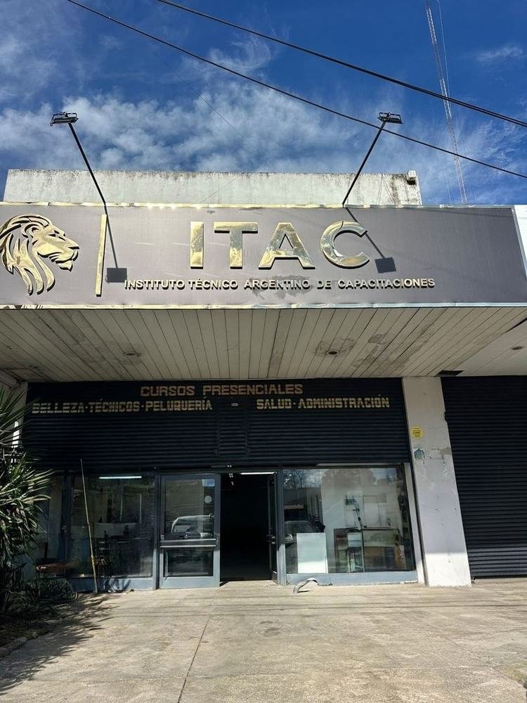 Fachada del instituto ITAC en Rafael Calzada